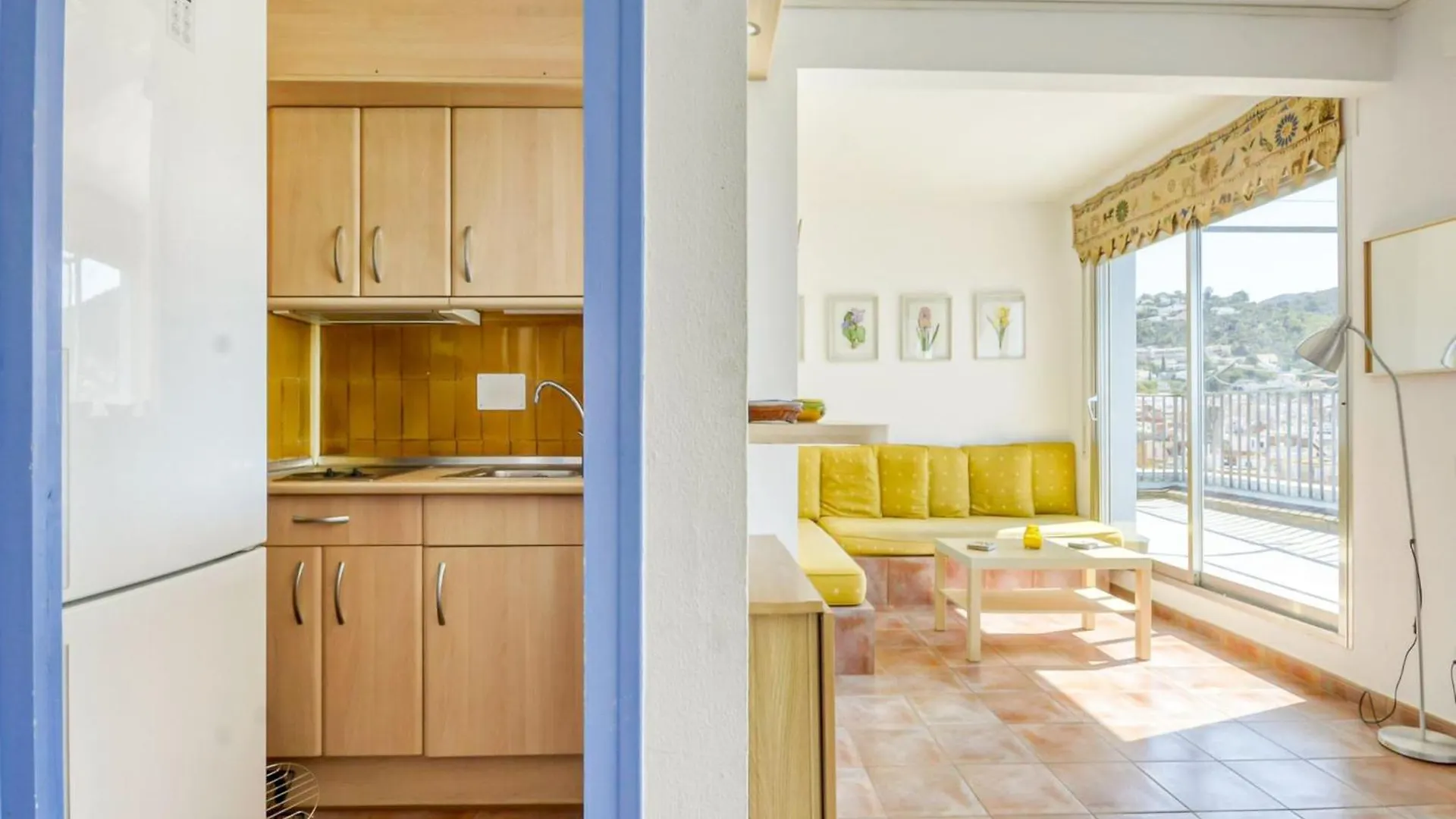 Pretty Apartment With Terrace Roses 0*,