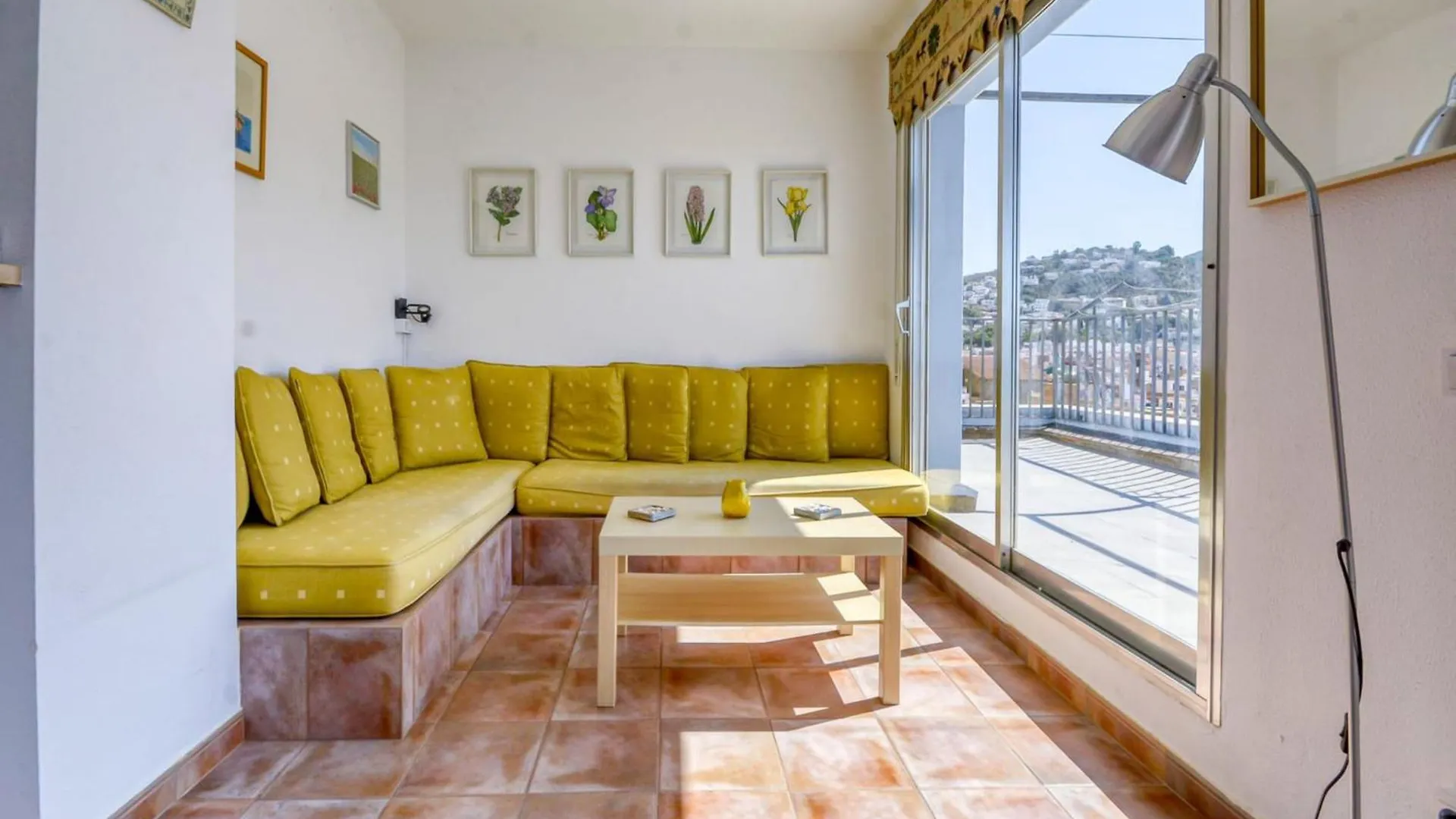 Pretty Apartment With Terrace Roses Spain